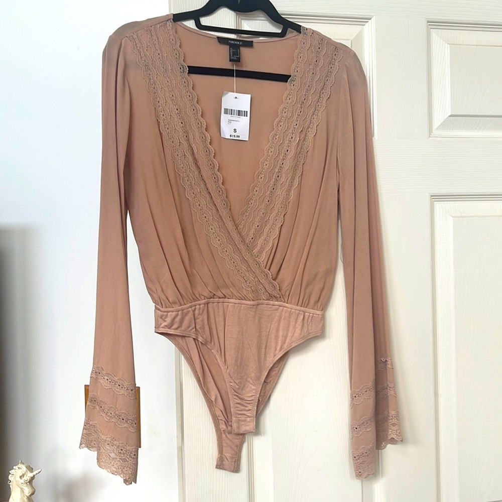 Forever 21 NWT Nude Bodysuit with lace accents Small